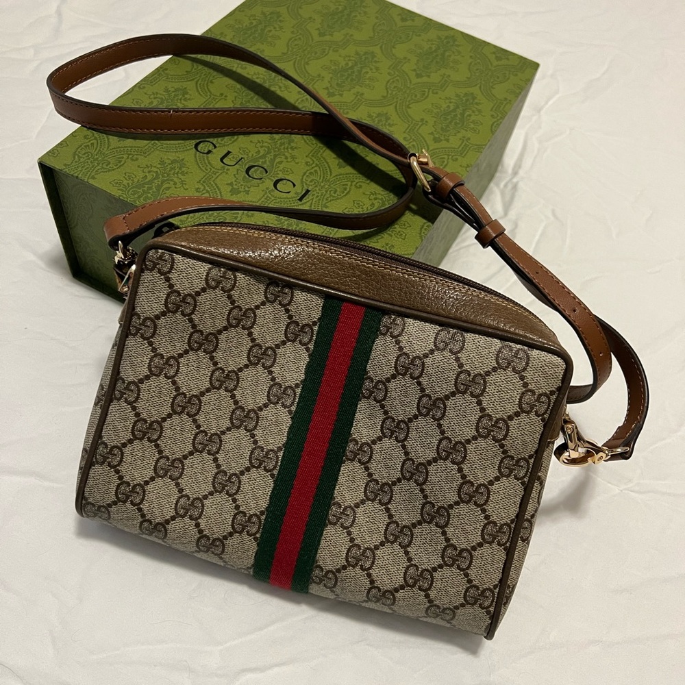 AUTHENTIC GUCCI PURSE